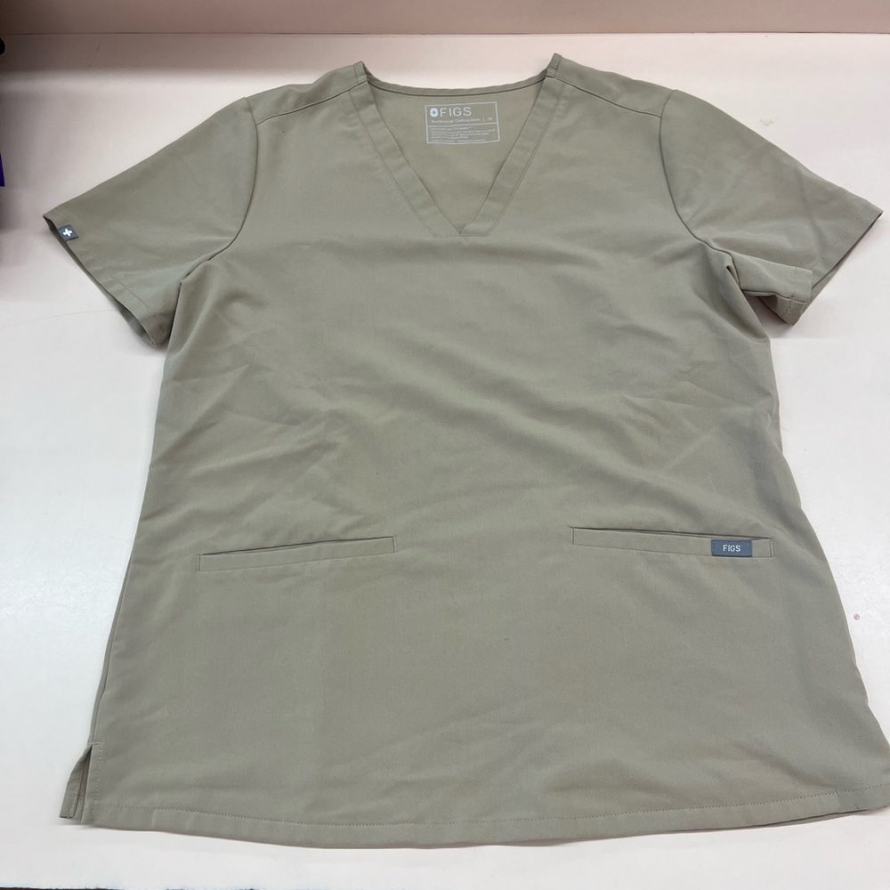 Figs Casma Three Pocket Scrub Top Size Medium